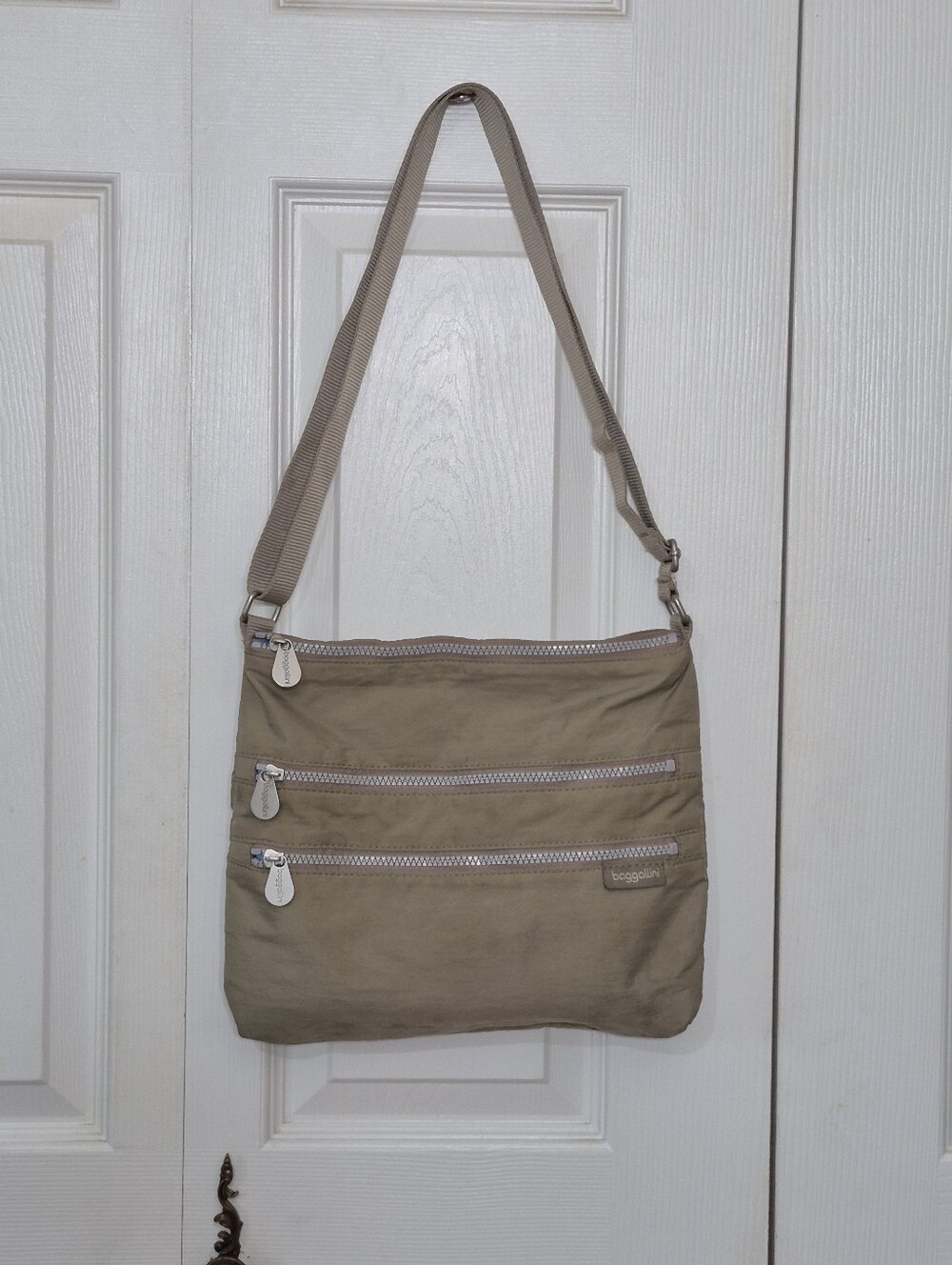 Baggallini Beige Tri Zip Everywhere Crossbody Bag